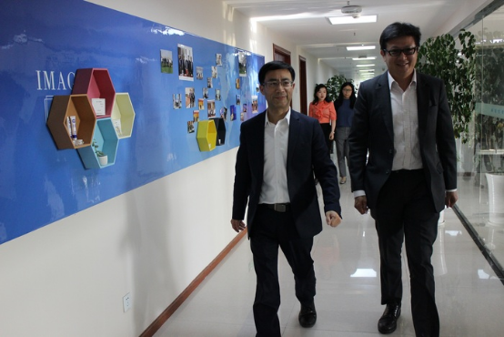 港交所副总裁钟创新先生莅临诺创研究院及海创药业参观考察